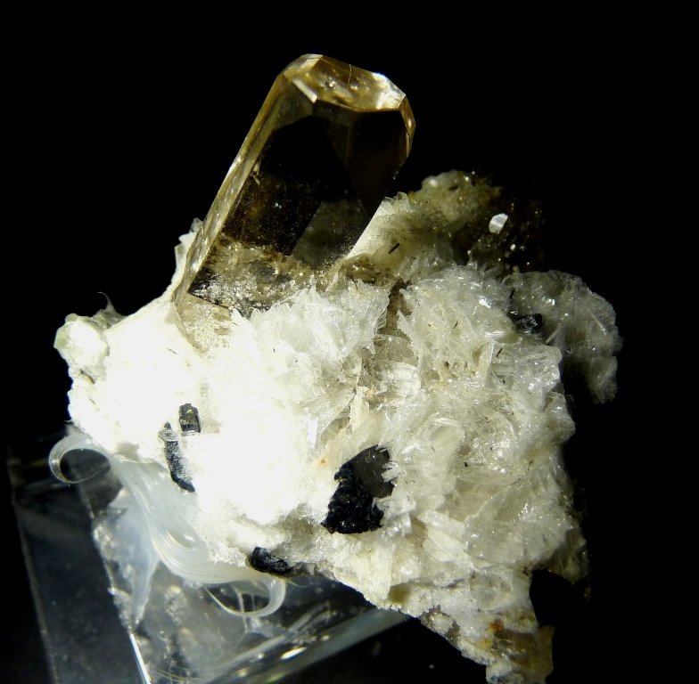 Topacio
50x45 mm.
(Autor: Jesus Franquesa Baucells)