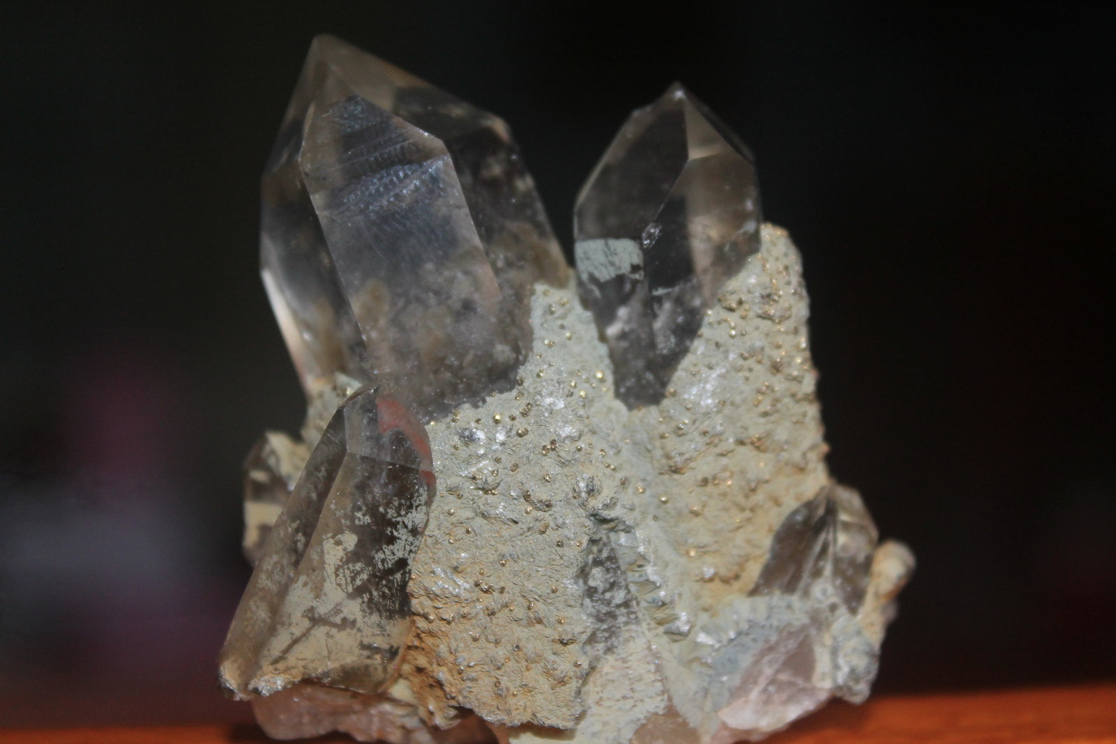 Cuarzo (variedad cristal de roca) y Pirita.
6,5 x 5 cm.
(Autor: Rafael varela olveira)