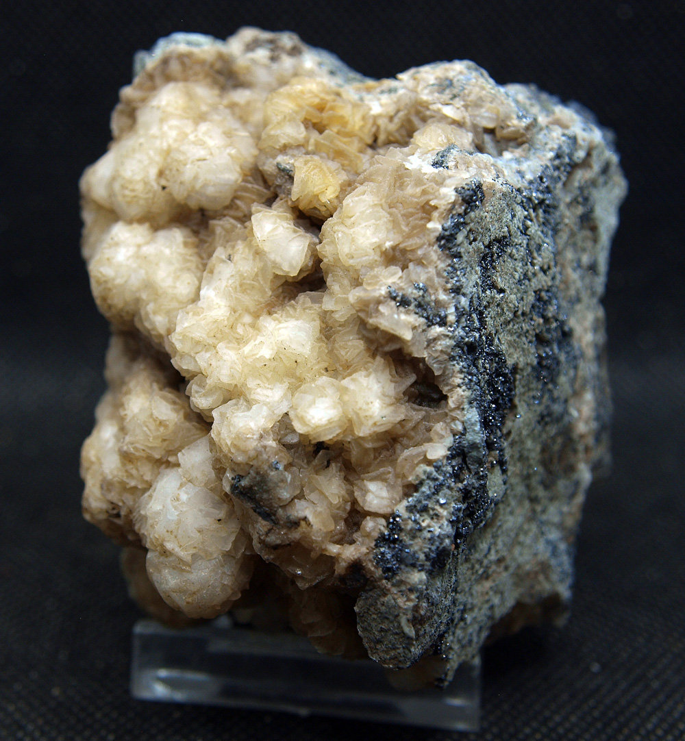 Calcita y Pirrotina
7 x 6.5 cm
(Autor: Pedro Antonio)