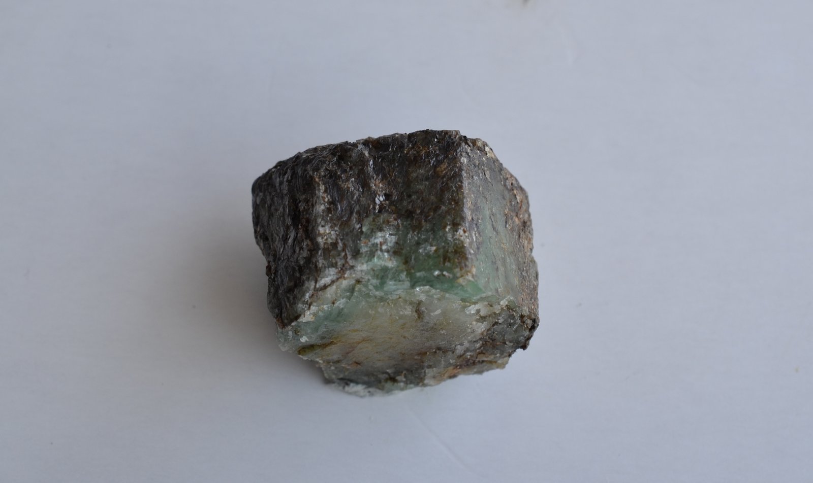 Berilo (variedad esmeralda)
2,8 x 2,3 x 2,2 cm
(Autor: Raúl S. Llorente)