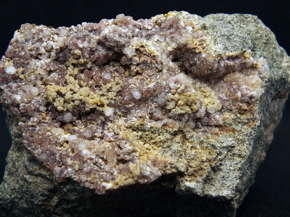 Analcima
10 x 5 cm
(Autor: Pedro Antonio)