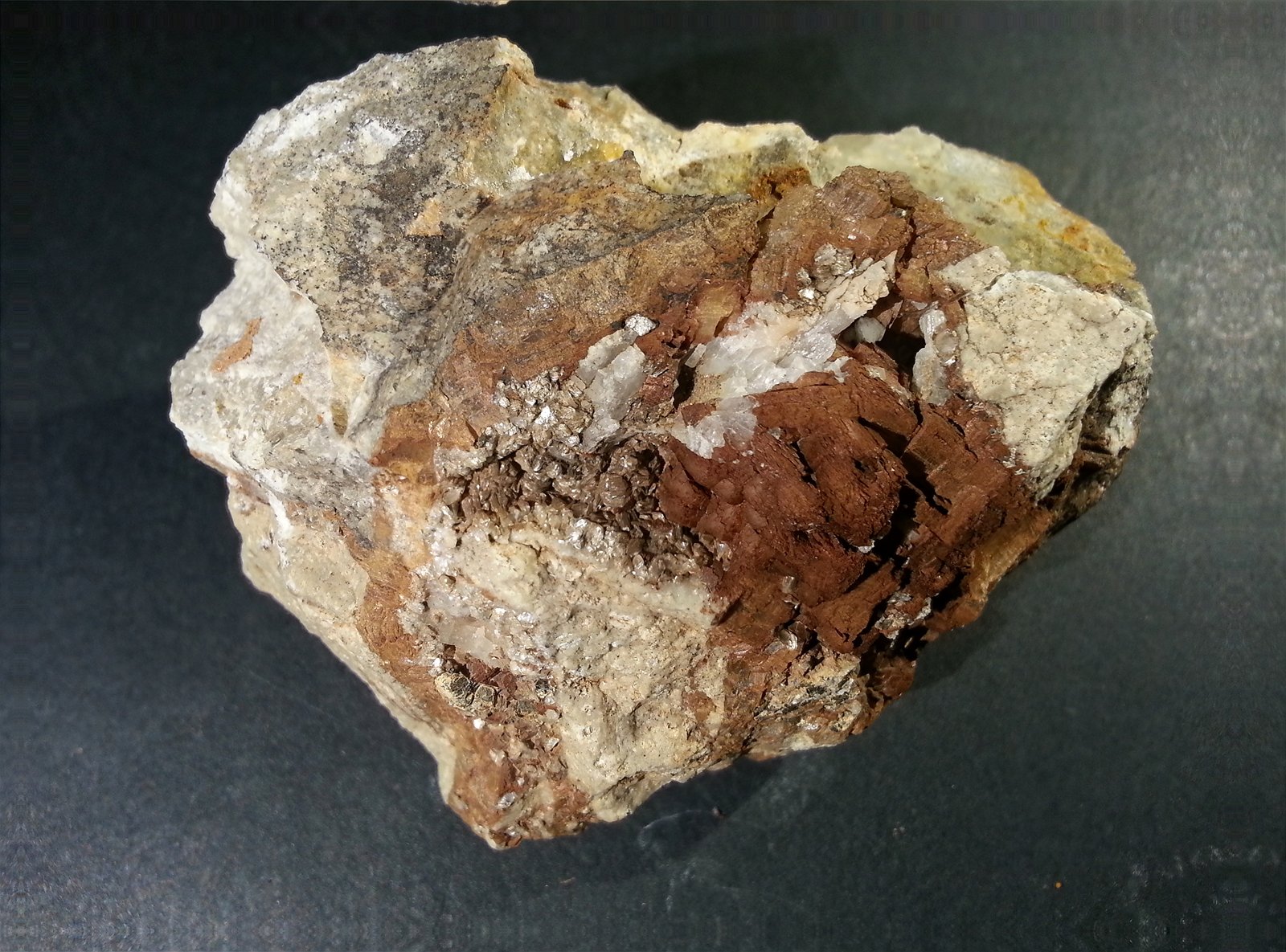 Nacrita, dolomita-ankerita
6 x 5 x 3 cm
(Autor: Javier Rodriguez)