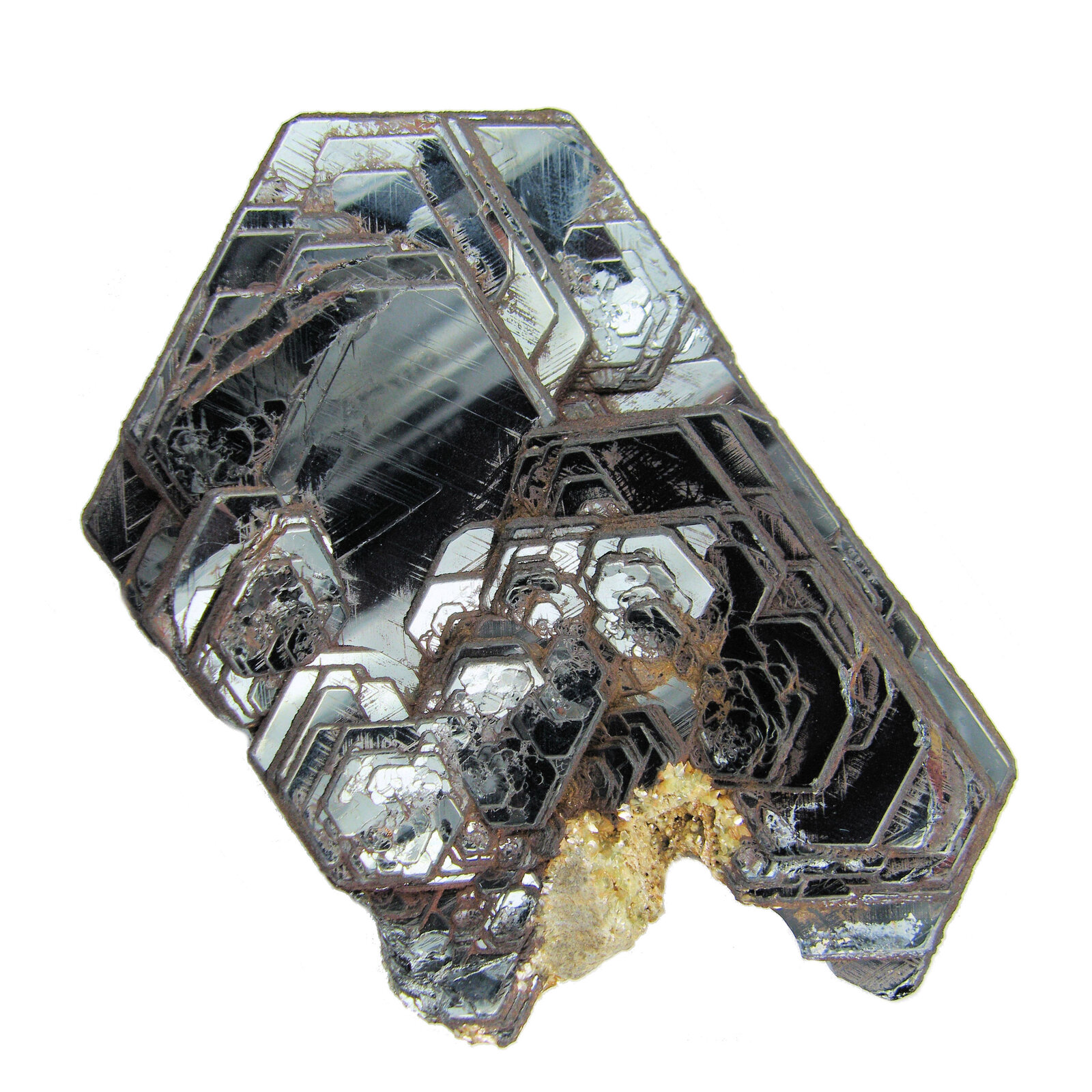 Hematita
Ouro Preto, Minas Gerais, Brazil
118 mm x 75 mm, masa 644 g.
(Autor: Carles Millan)