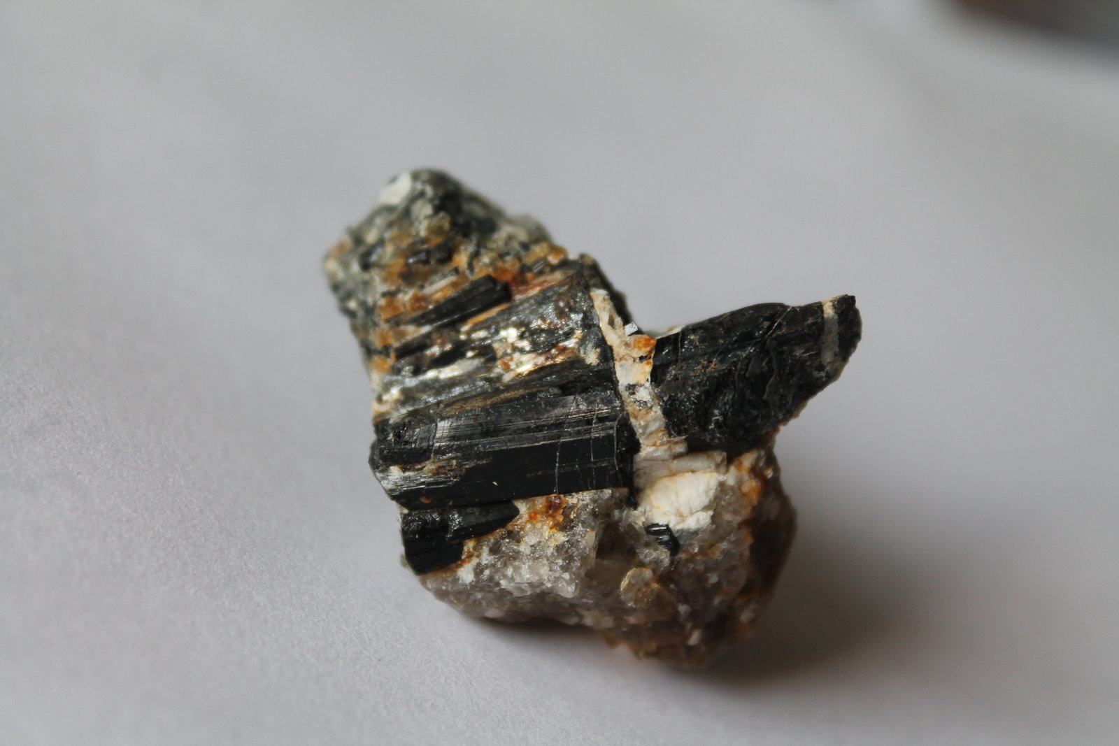 Schorlo (Chorlo)
l 5 cm. cristal principal.
(Autor: Rafael varela olveira)
