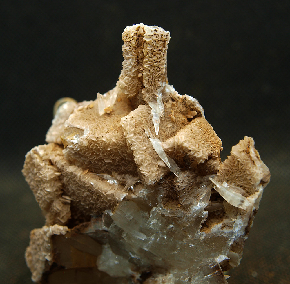 Dolomita y Aragonito
6 x 6.5 cm
(Autor: Pedro Antonio)