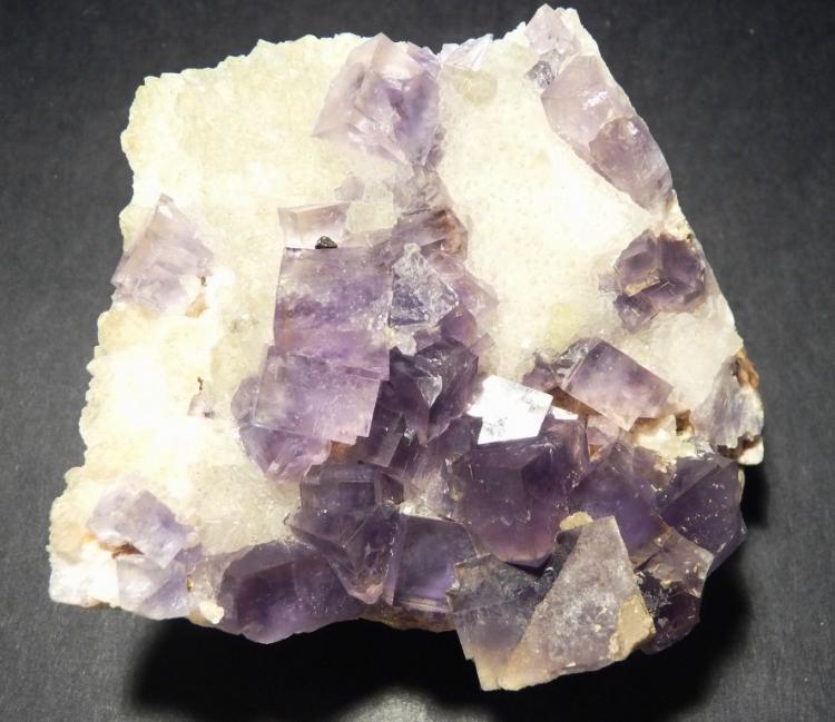 Fluorita
80 x 65 mm
(Autor: Jesus Franquesa Baucells)