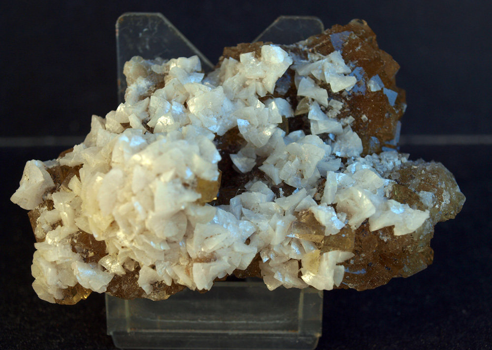 Fluorita y Dolomita
8 x 5 cm
(Autor: Pedro Antonio)