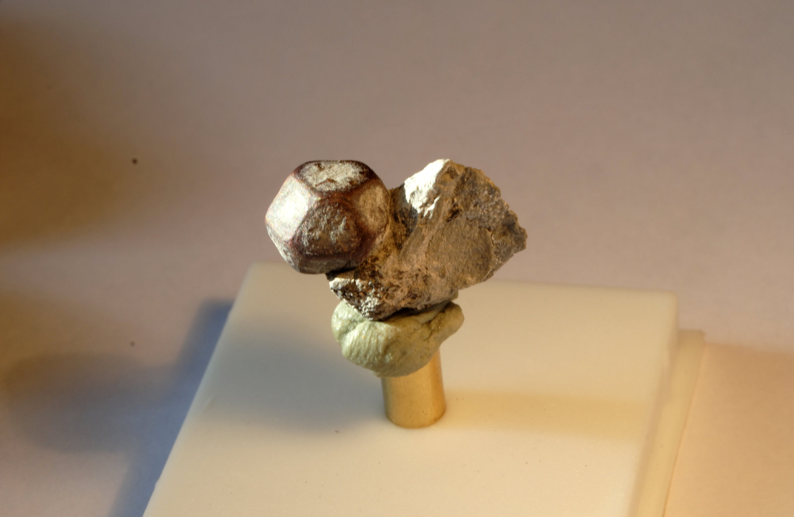 Pirita
Medidas pieza: 2,1x1,6x1,2 cm
(Autor: Sergio Pequeño)