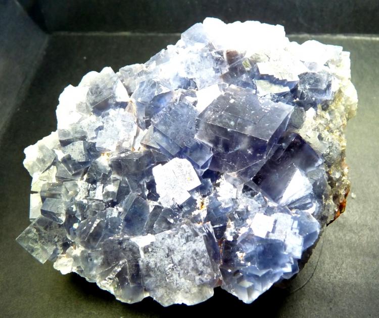Fluorita
110x85 mm Cr.  Gr. 20 mm.
(Autor: Jesus Franquesa Baucells)