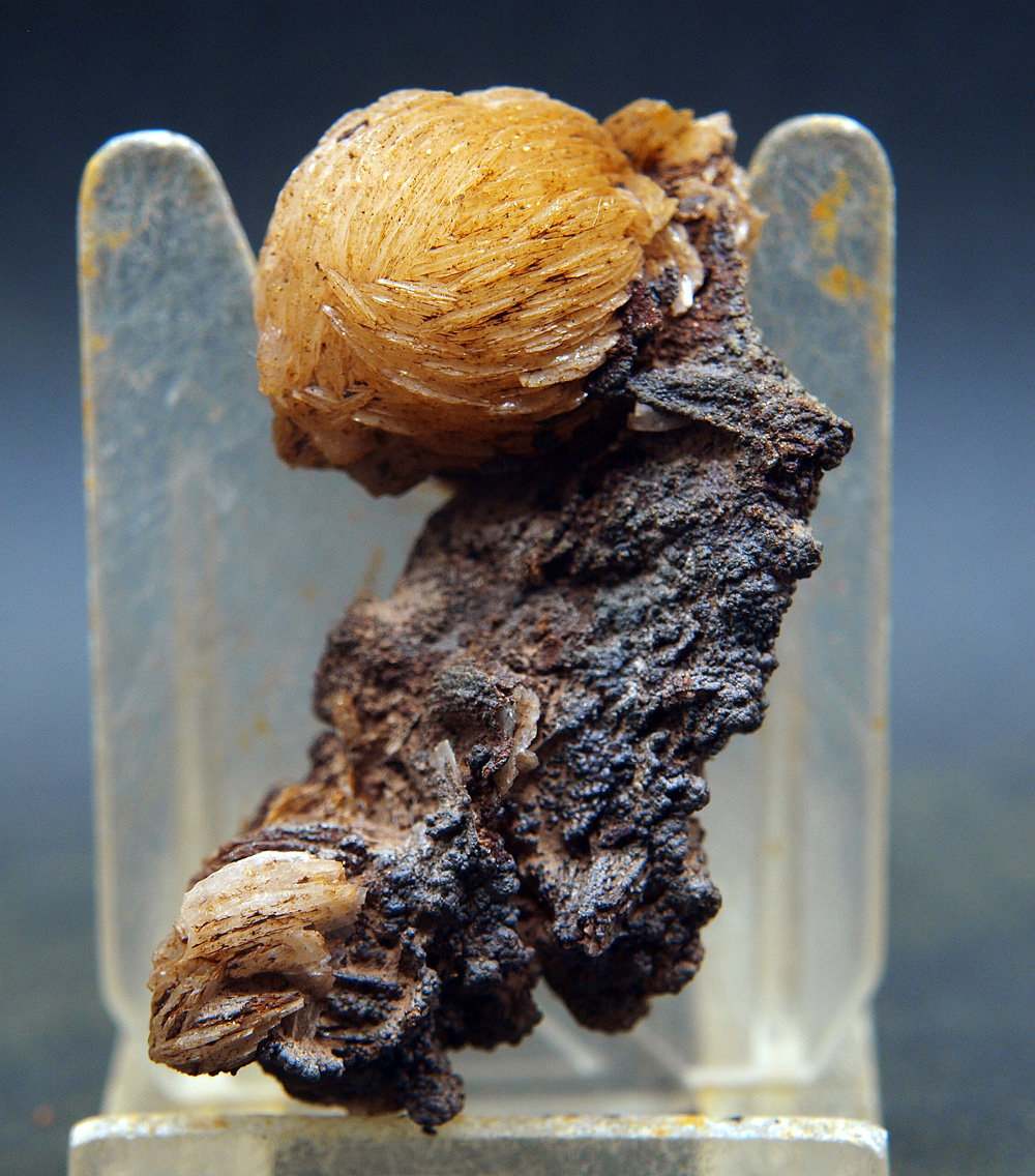Baritina y siderita
5.5 x 3 cm
(Autor: Pedro Antonio)