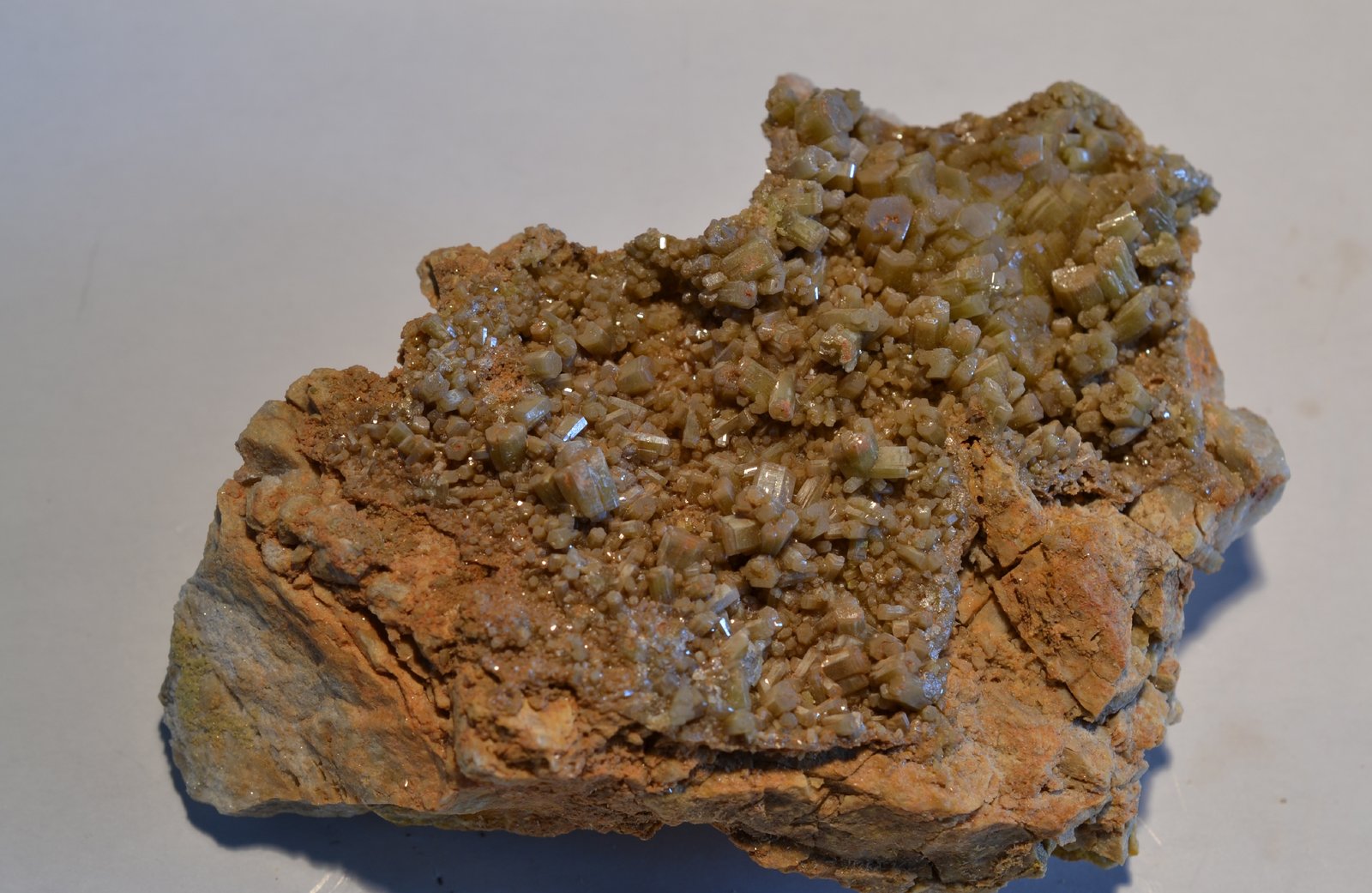 Piromorfita
8,6 x 6,6 x 3 cm
(Autor: Raúl S. Llorente)
