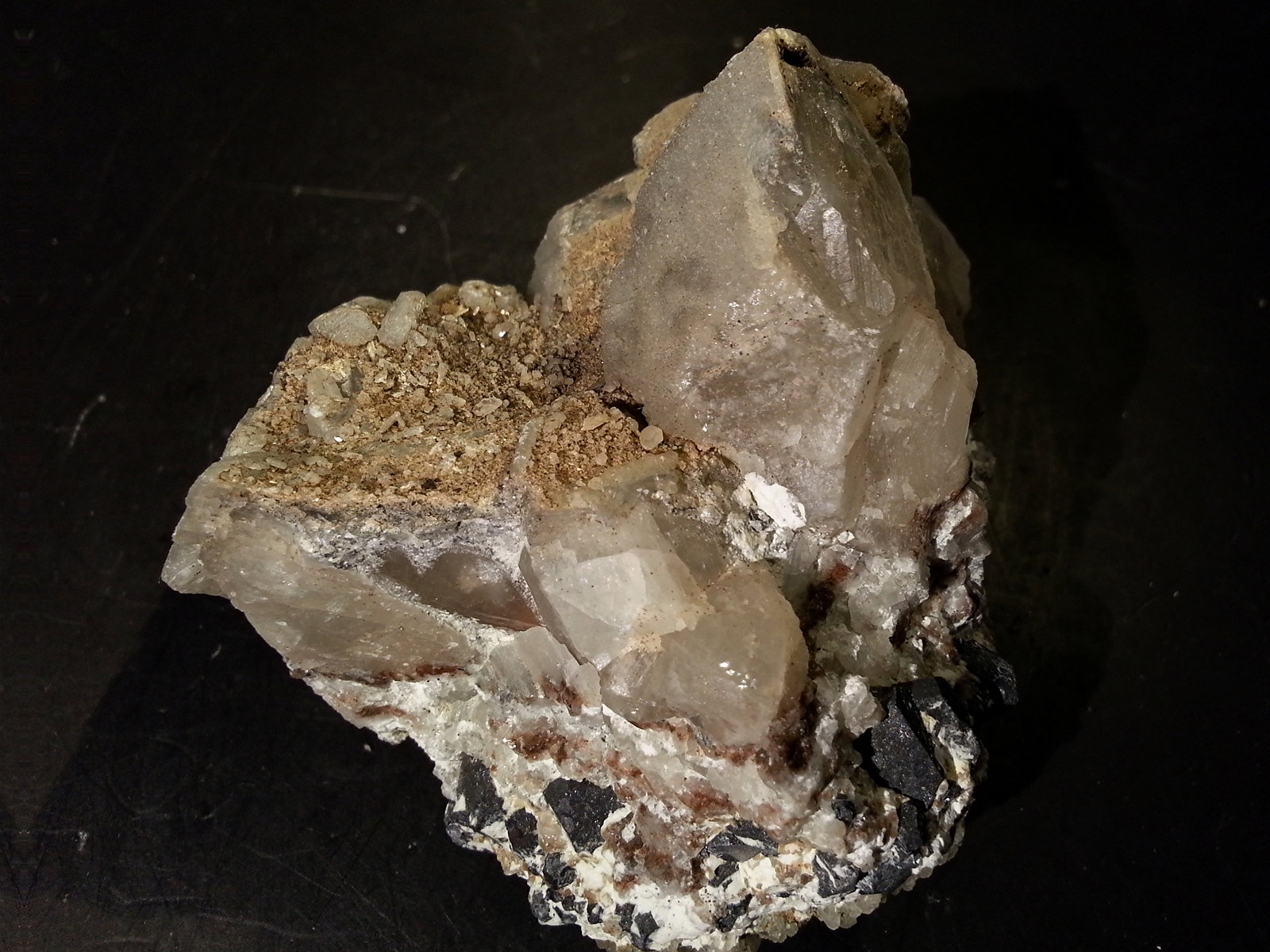 Calcita, galena, cuarzo
5 x 6 x 4 cm
(Autor: Javier Rodriguez)