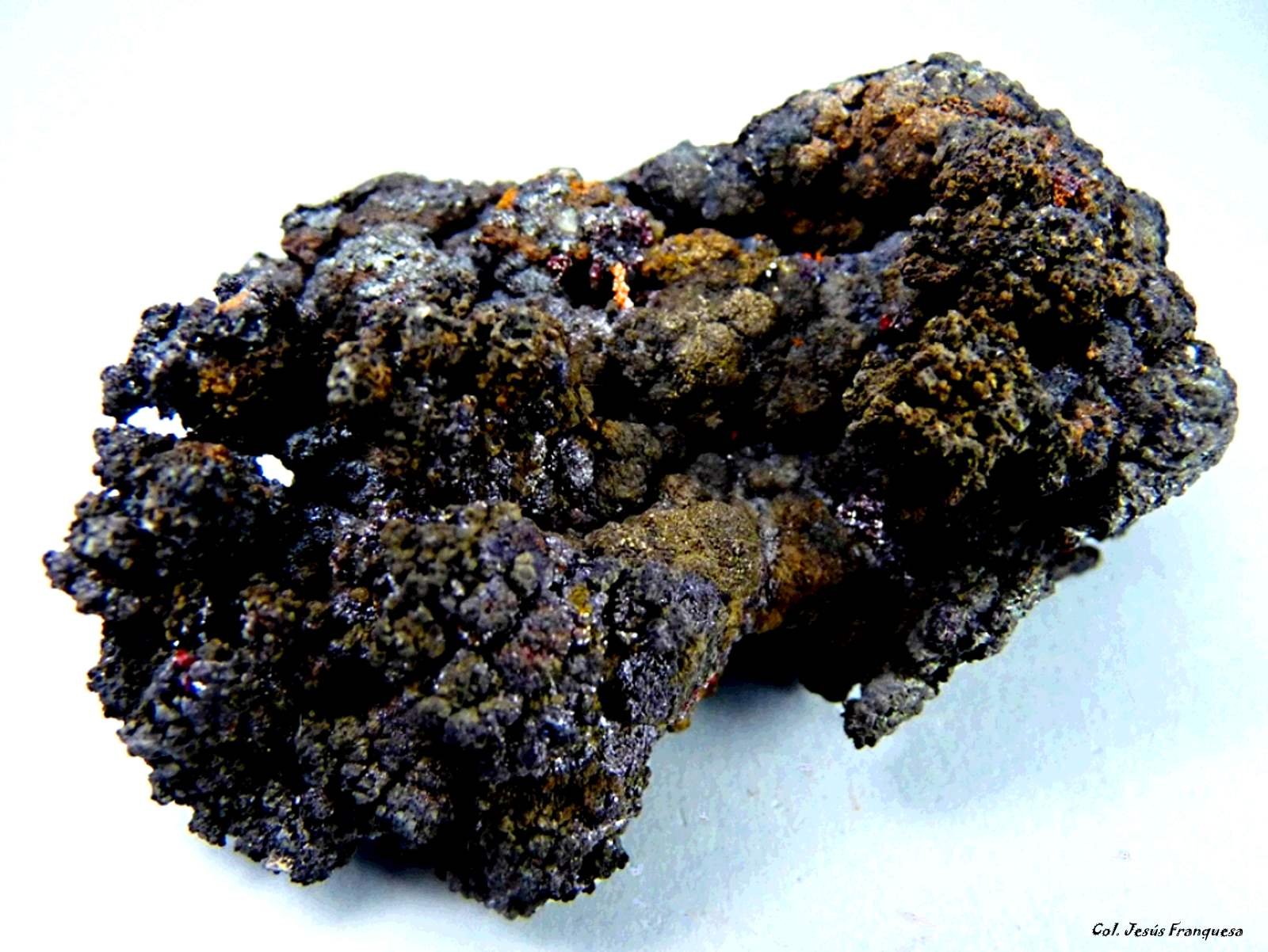 Arsenico, Niquelskutterudita y Proustita.
60x35 mm.
(Autor: Jesus Franquesa Baucells)