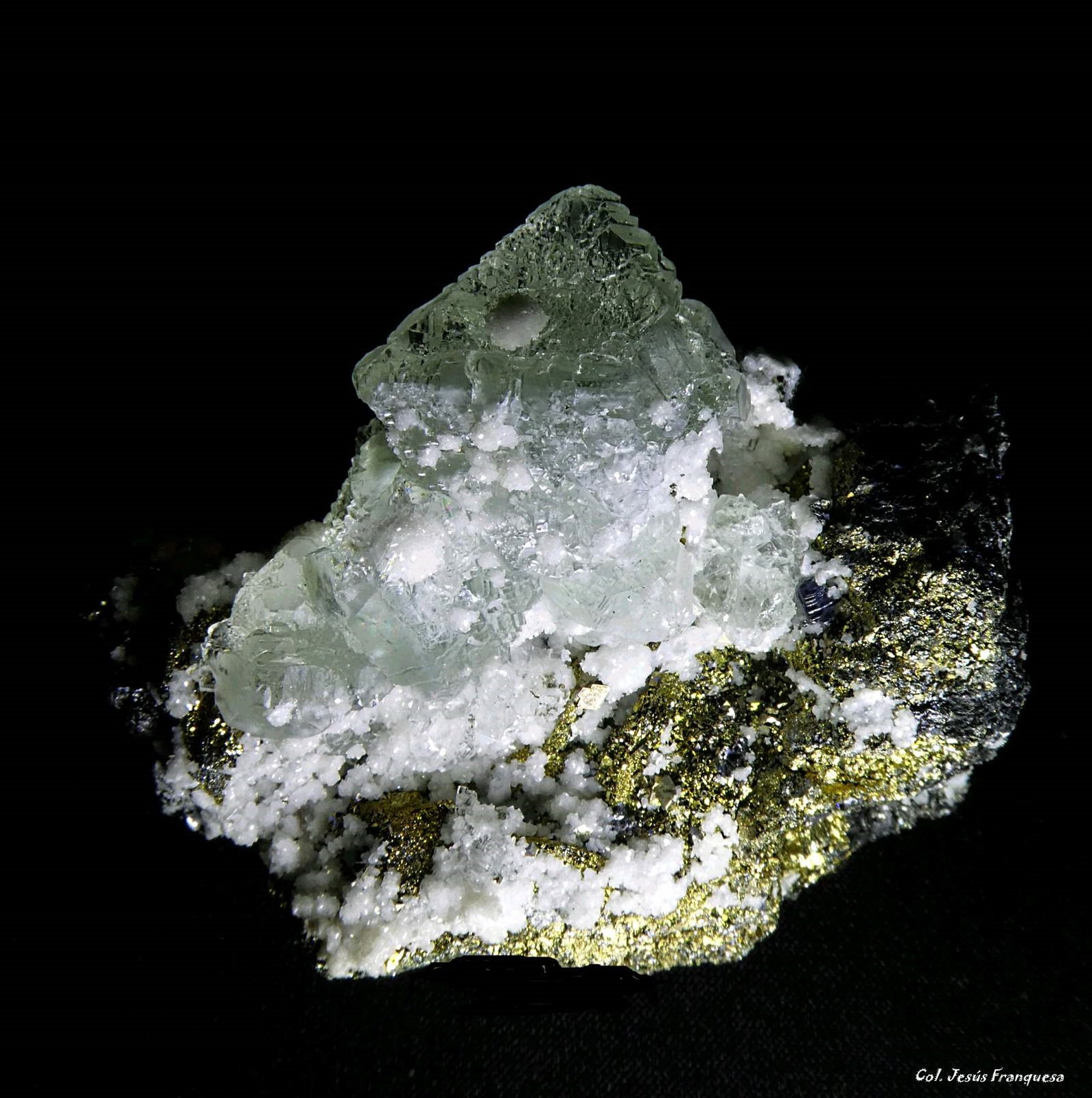 Fluorita, Calcopirita y Calcita.
70x50 mm.
(Autor: Jesus Franquesa Baucells)
