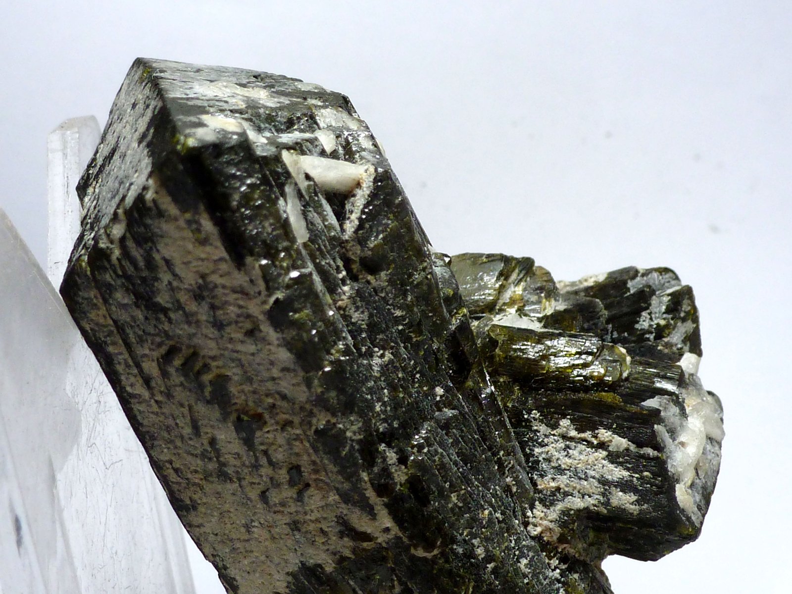 Epidota
Medida: 7,3 x 5 x 3 cm
(Autor: Sergio Pequeño)