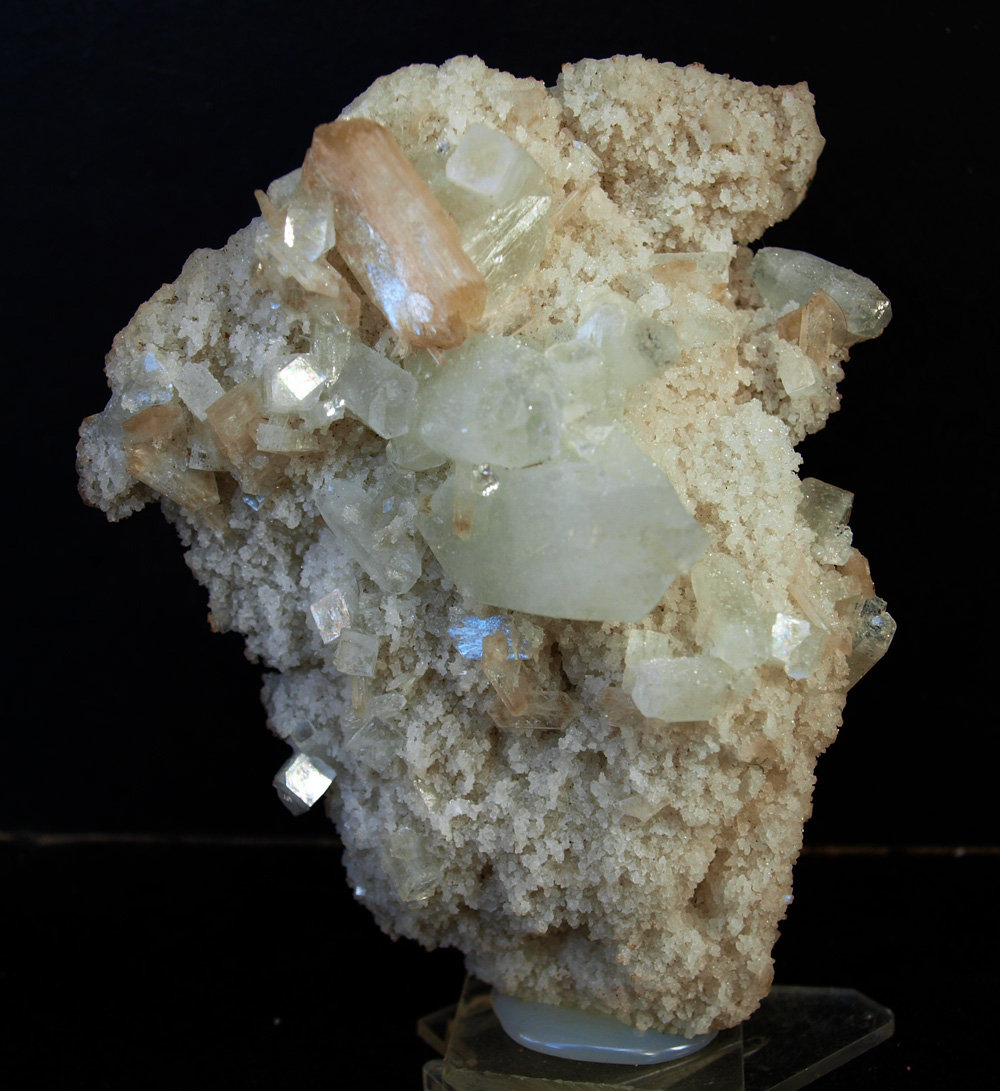 Fluorapophyllita-(K) (Apofilita), Stilbita-Ca (Estilbita-Ca)
11.5 x 10 cm
(Autor: Pedro Antonio)