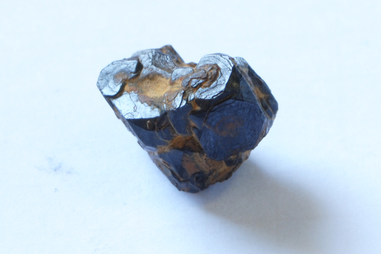 Goethita pseudomórfica de Pirita
Medidas pieza: 1x1x0,5 cm
(Autor: Sergio Pequeño)