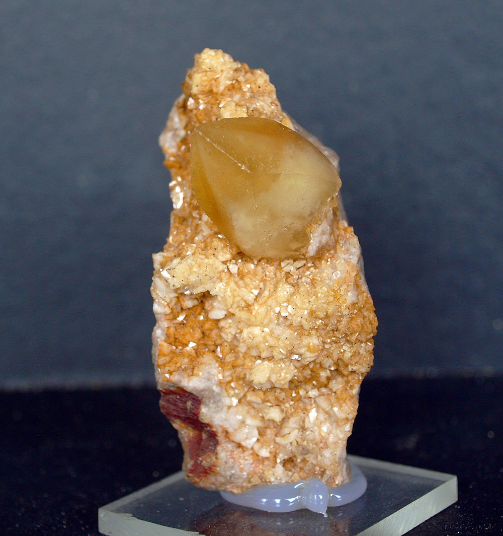 Calcita sobre Dolomita
6.5 x 3 cm
(Autor: Pedro Antonio)
