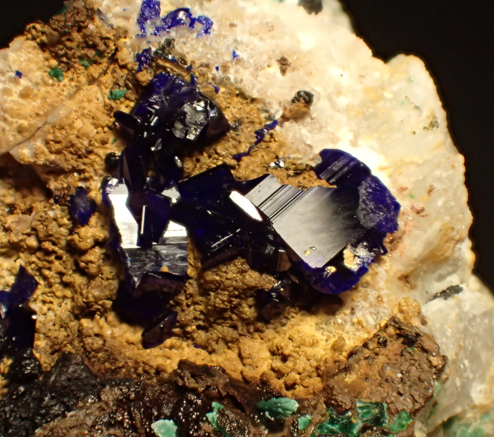 Azurita
Cristal mayor 0,5 cm
(Autor: Frederic Varela)
