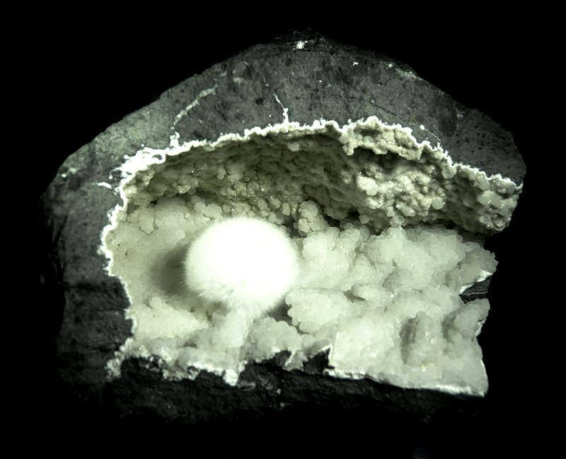 Okenita.
130x100 mm.
(Autor: Jesus Franquesa Baucells)