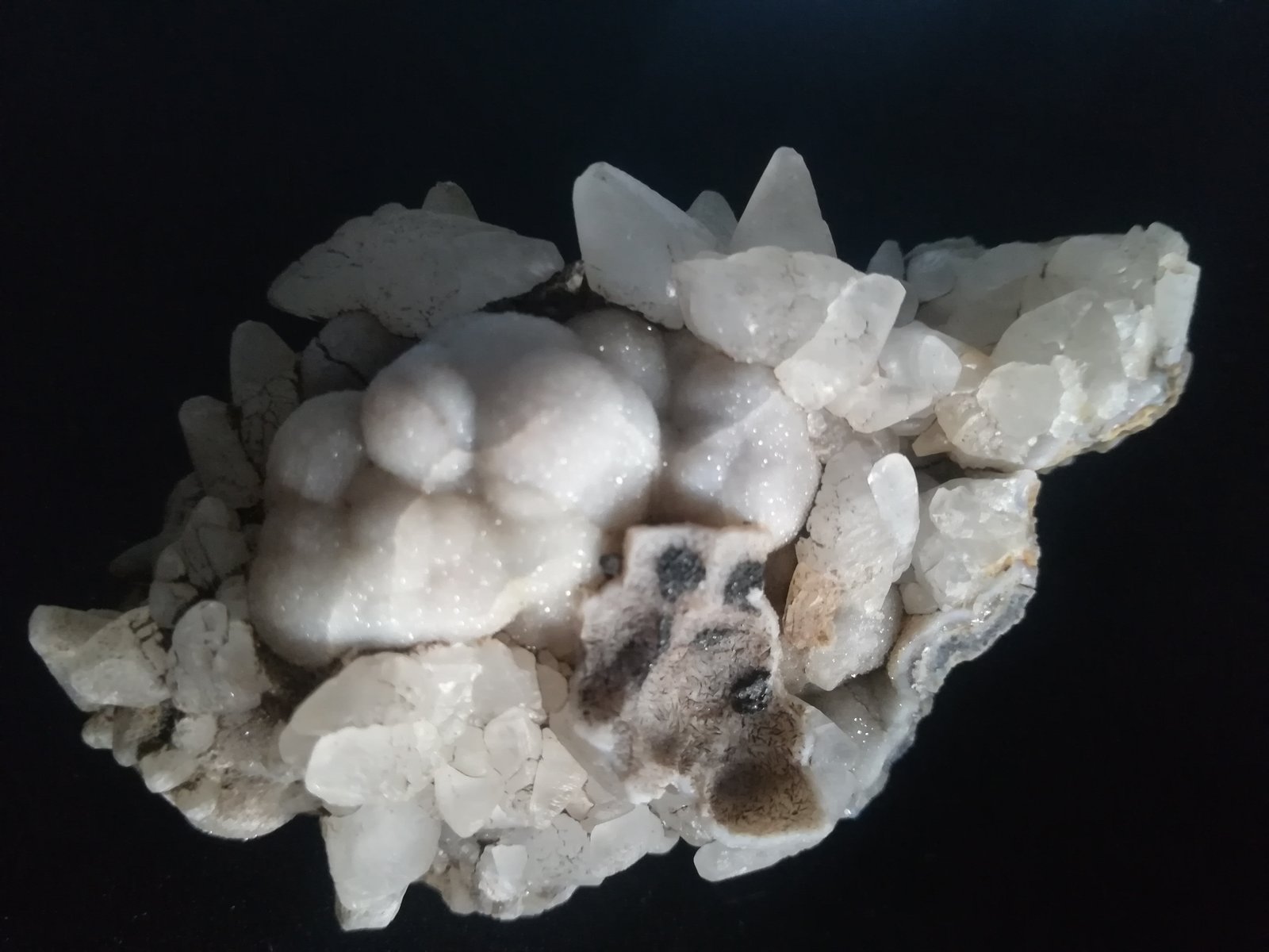 Calcita y Cuarzo (variedad calcedonia).
11 x 5 cm.
(Autor: Rafael varela olveira)