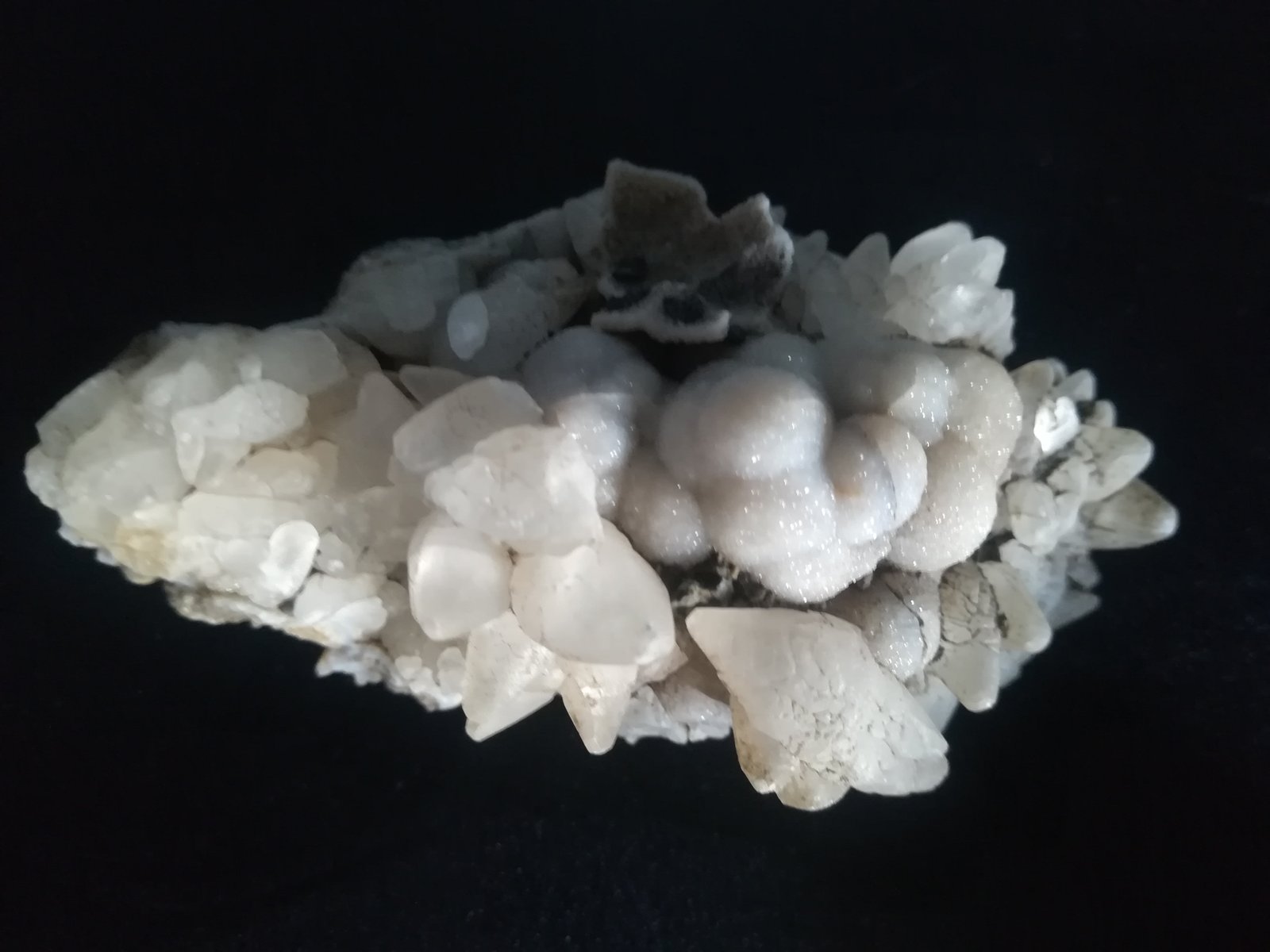 Calcita y Cuarzo (variedad calcedonia).
11 x 5 cm.
(Autor: Rafael varela olveira)