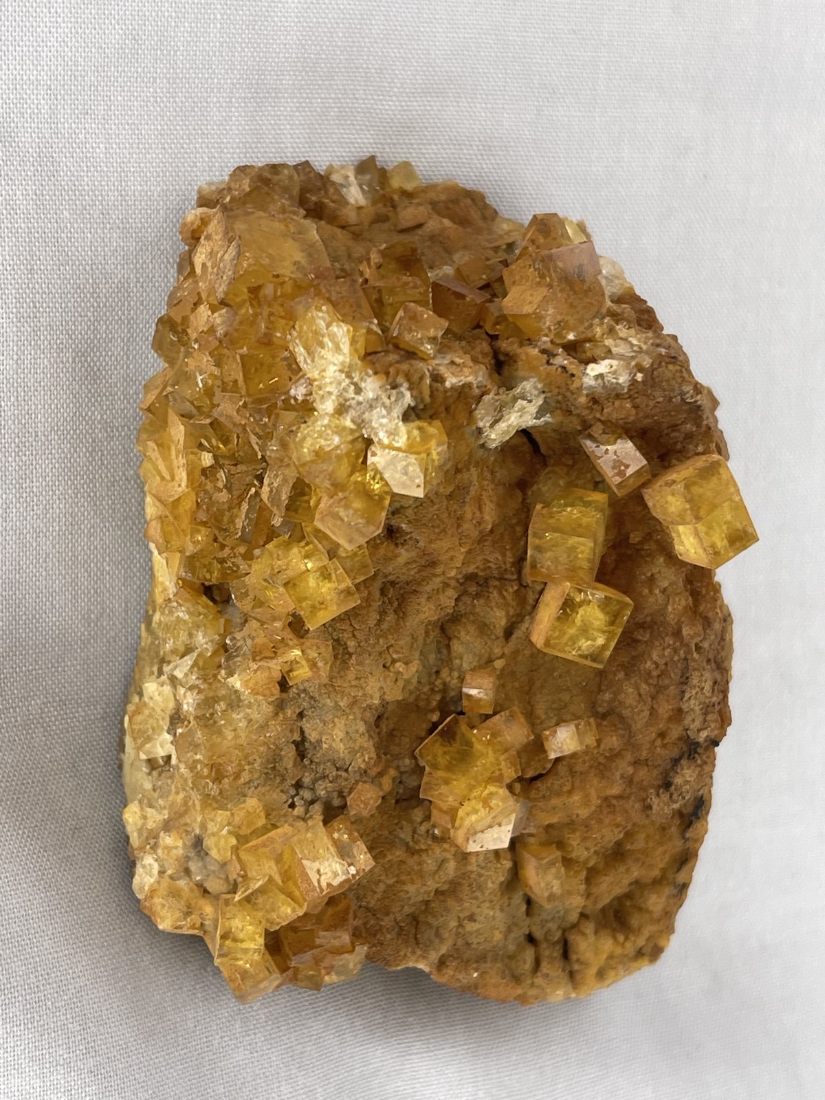 Fluorita
7,5cm de ancho y 2,5cm de alto
(Autor: castrominerals)