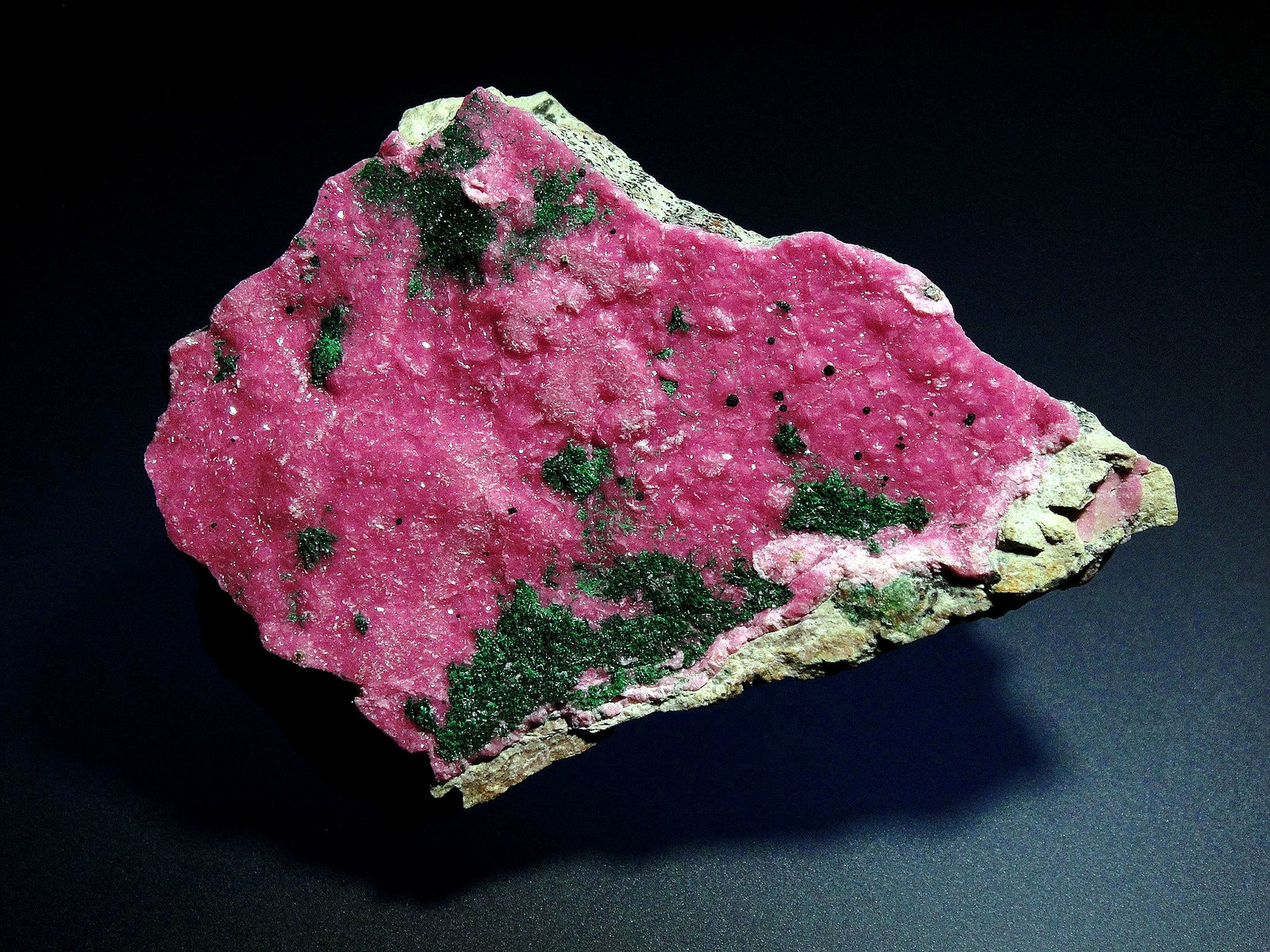 Calcita (variedad cobaltífera) y Malaquita
9 x 6 cm.
(Autor: Antonio P. López)
