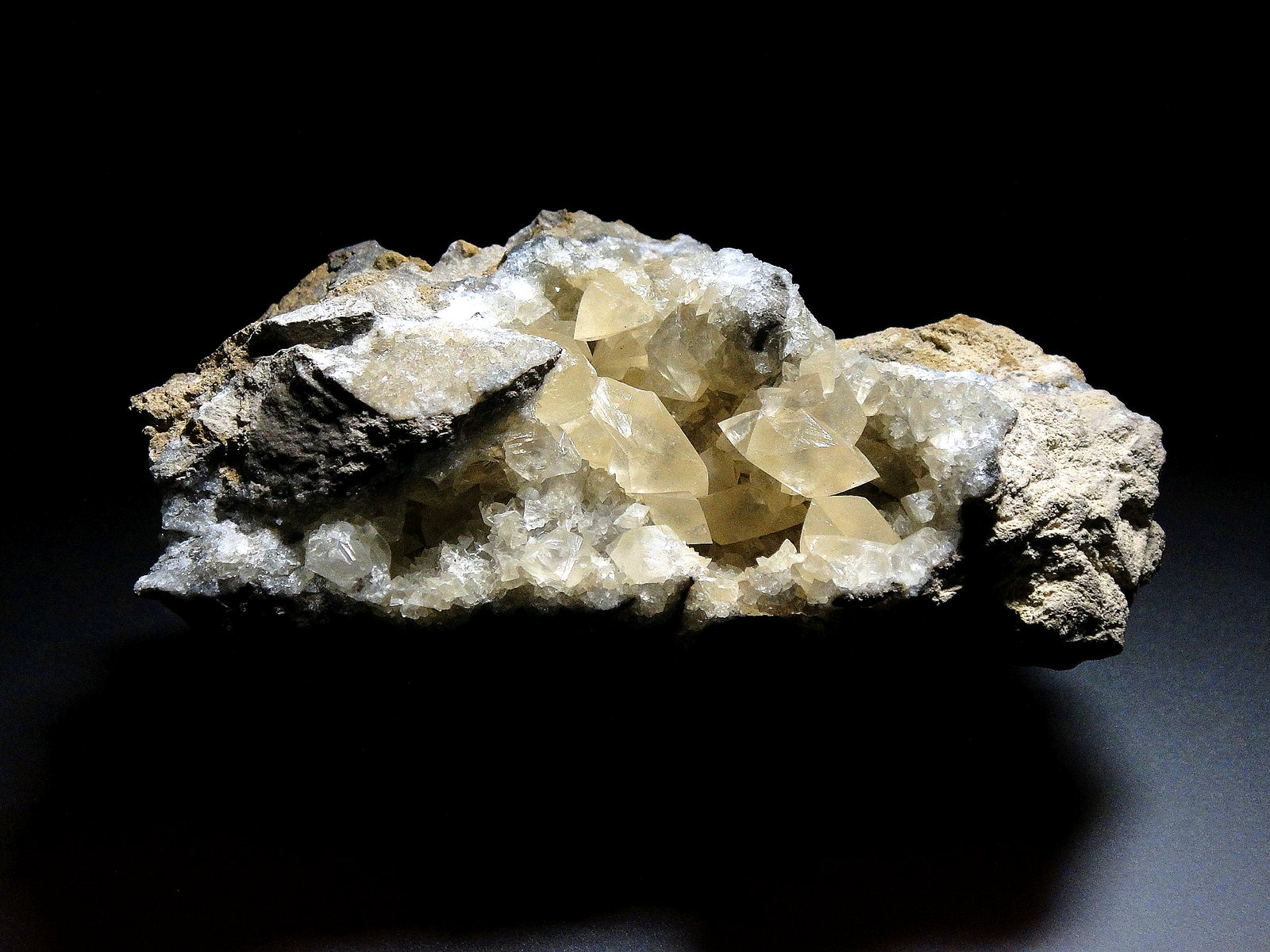 Calcita, Estroncianita
9 x 5 cm.
(Autor: Antonio P. López)
