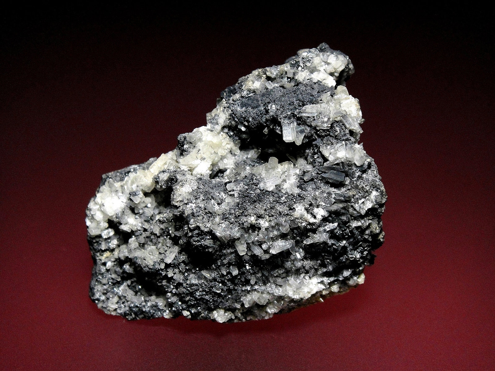 Cerusita y Galena
6 x 5 cm.
(Autor: Antonio P. López)