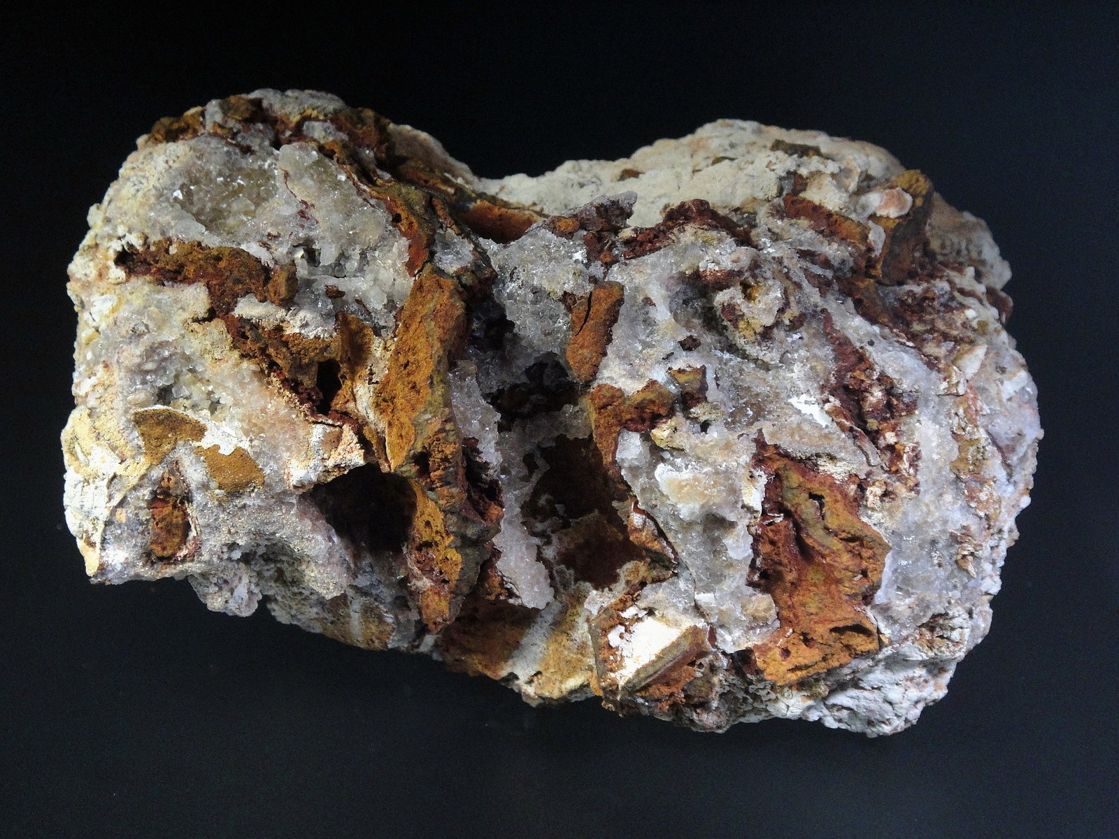 Smithsonita, Hemimorfita
11 x 7 cm.
(Autor: Antonio P. López)