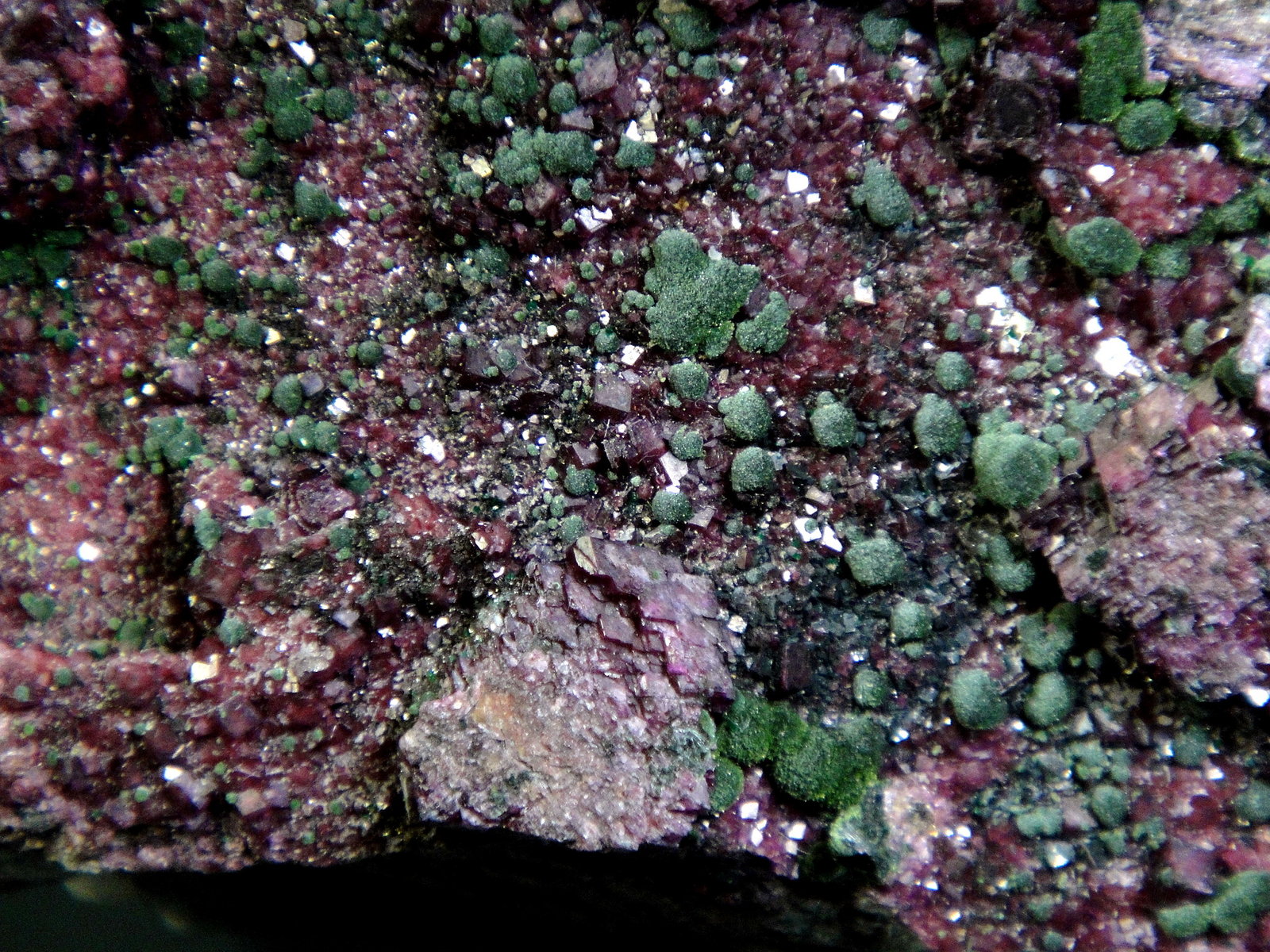 Kolwezita y Dolomita (variedad cobaltífera)
Campo de visión 3 cm.
(Autor: Antonio P. López)