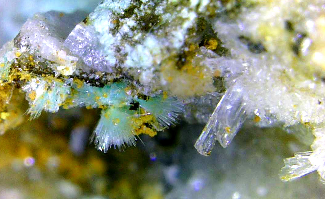 Aurichalcita (Auricalcita), Hemimorfita
Campo de visión 10 mm.
(Autor: Antonio P. López)