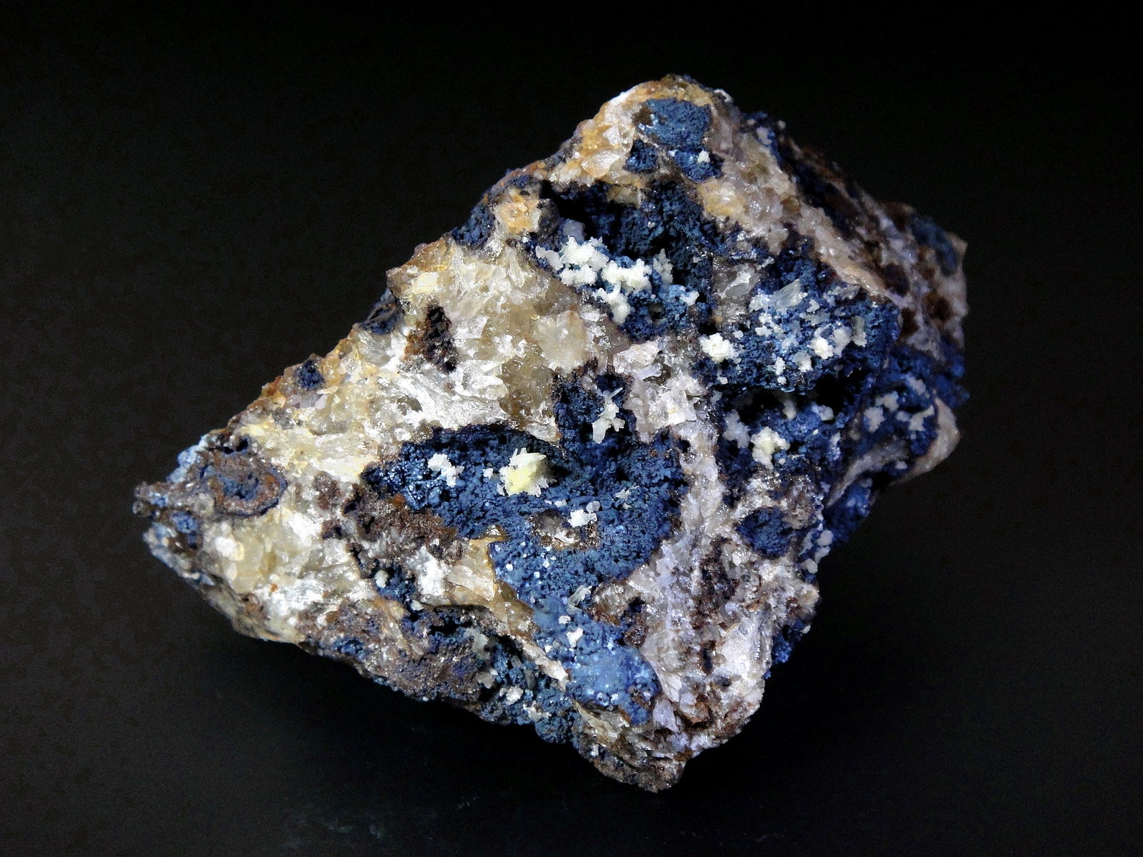 Cerusita, Goethita, Cuarzo
7 x 5 cm.
(Autor: Antonio P. López)