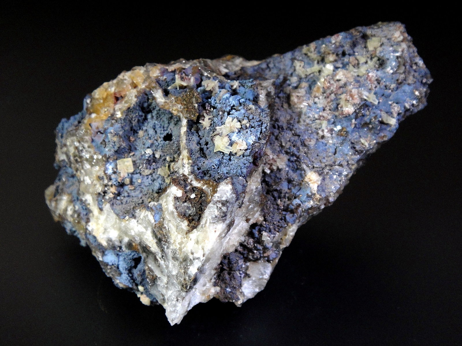 Cerusita, Goethita
7 x 5 cm.
(Autor: Antonio P. López)