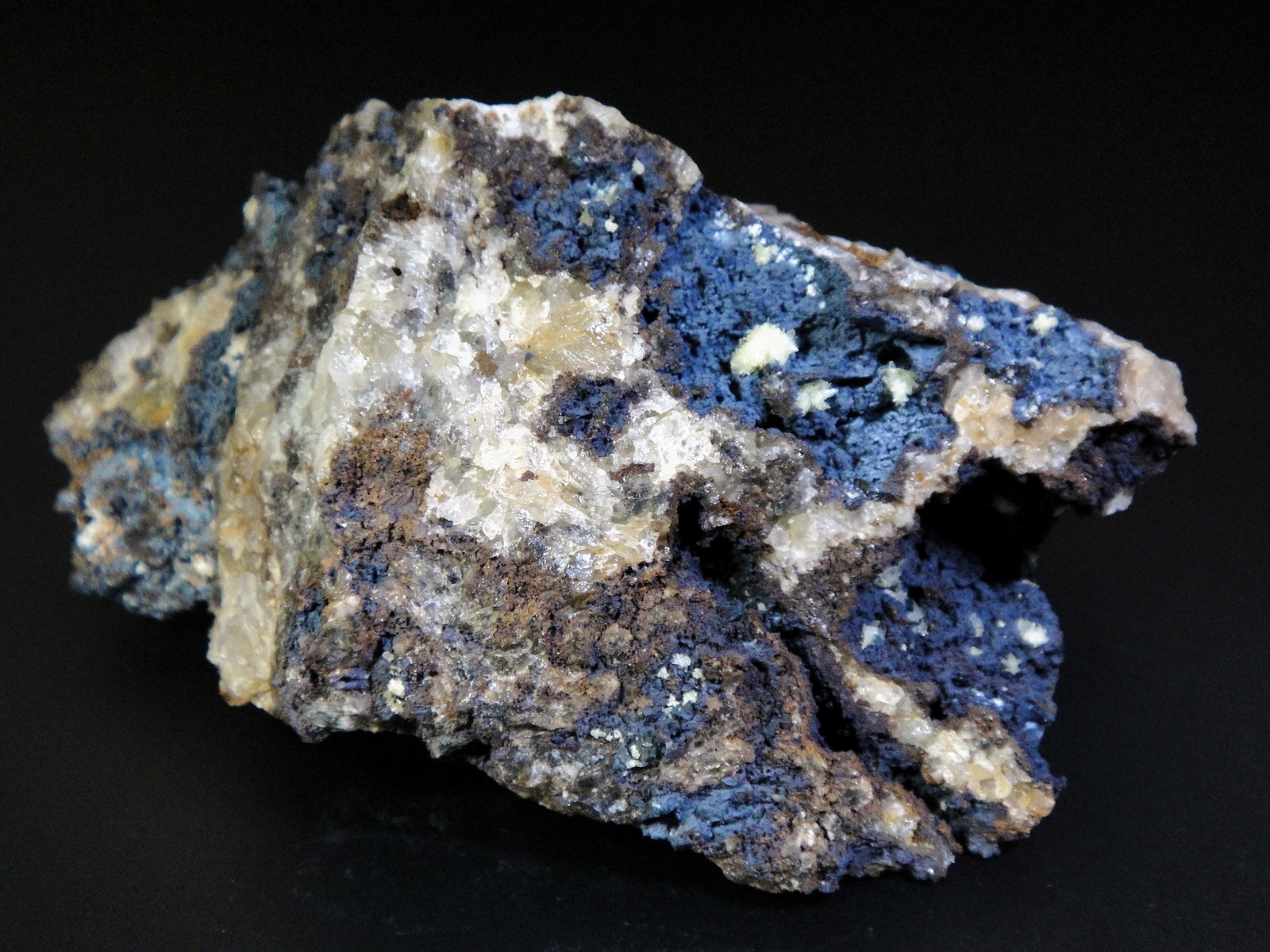 Cerusita [Cerussite], Goethita [Goethite]
7 x 5 cm.
(Autor: Antonio P. López)