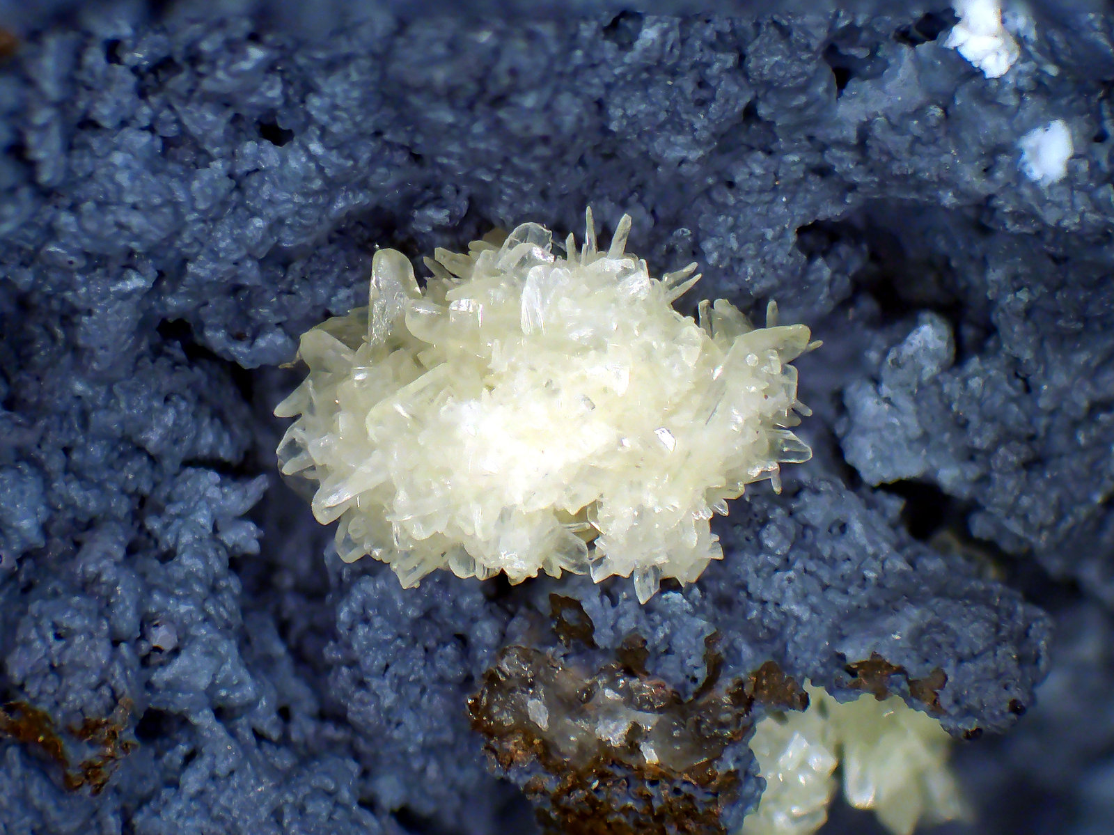 Cerusita
Grupo de cristales de 4 mm.
(Autor: Antonio P. López)