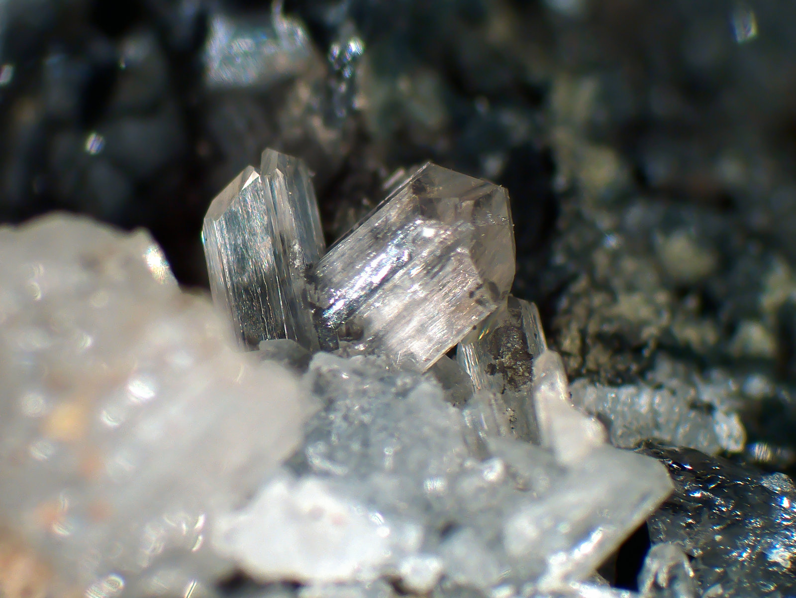 Cerusita, Galena
Cristal de 3 mm.
(Autor: Antonio P. López)