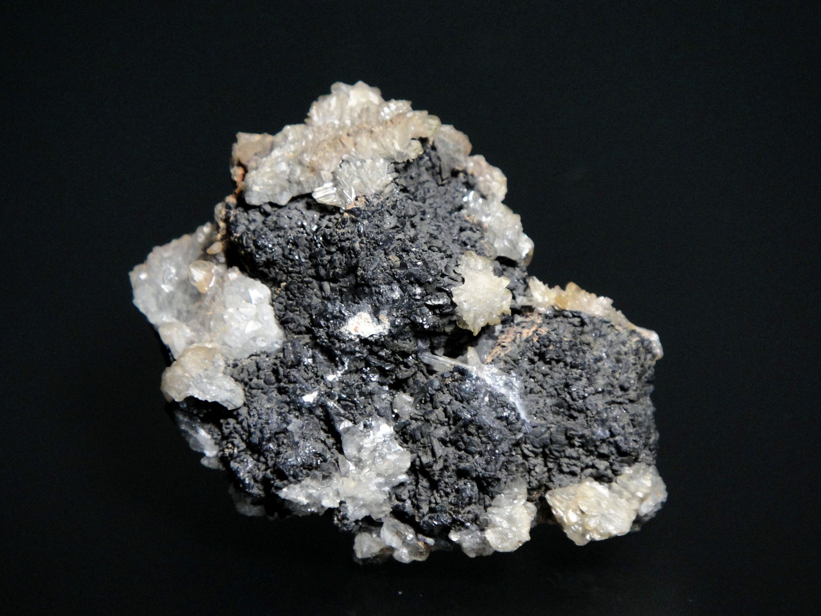Galena, Cerusita
7 x 5 cm.
(Autor: Antonio P. López)