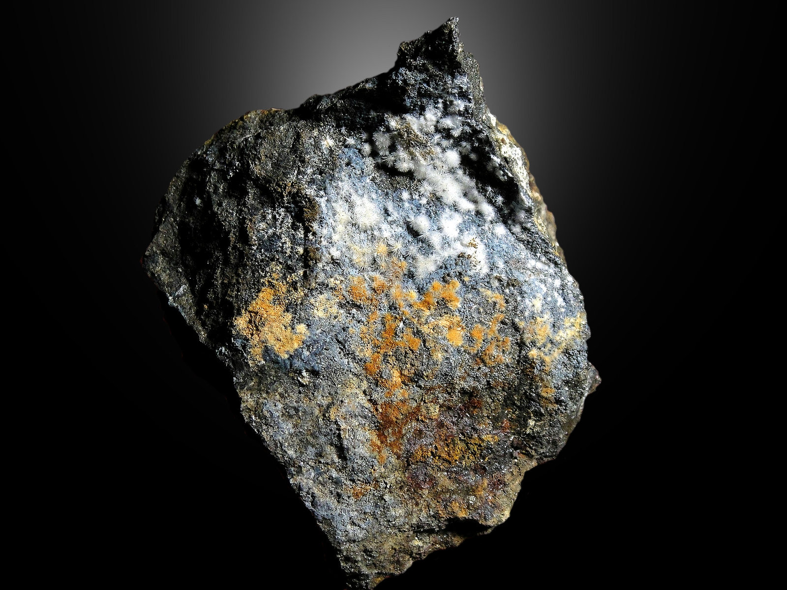 Canavesita
7 x 7 cm.
(Autor: Antonio P. López)