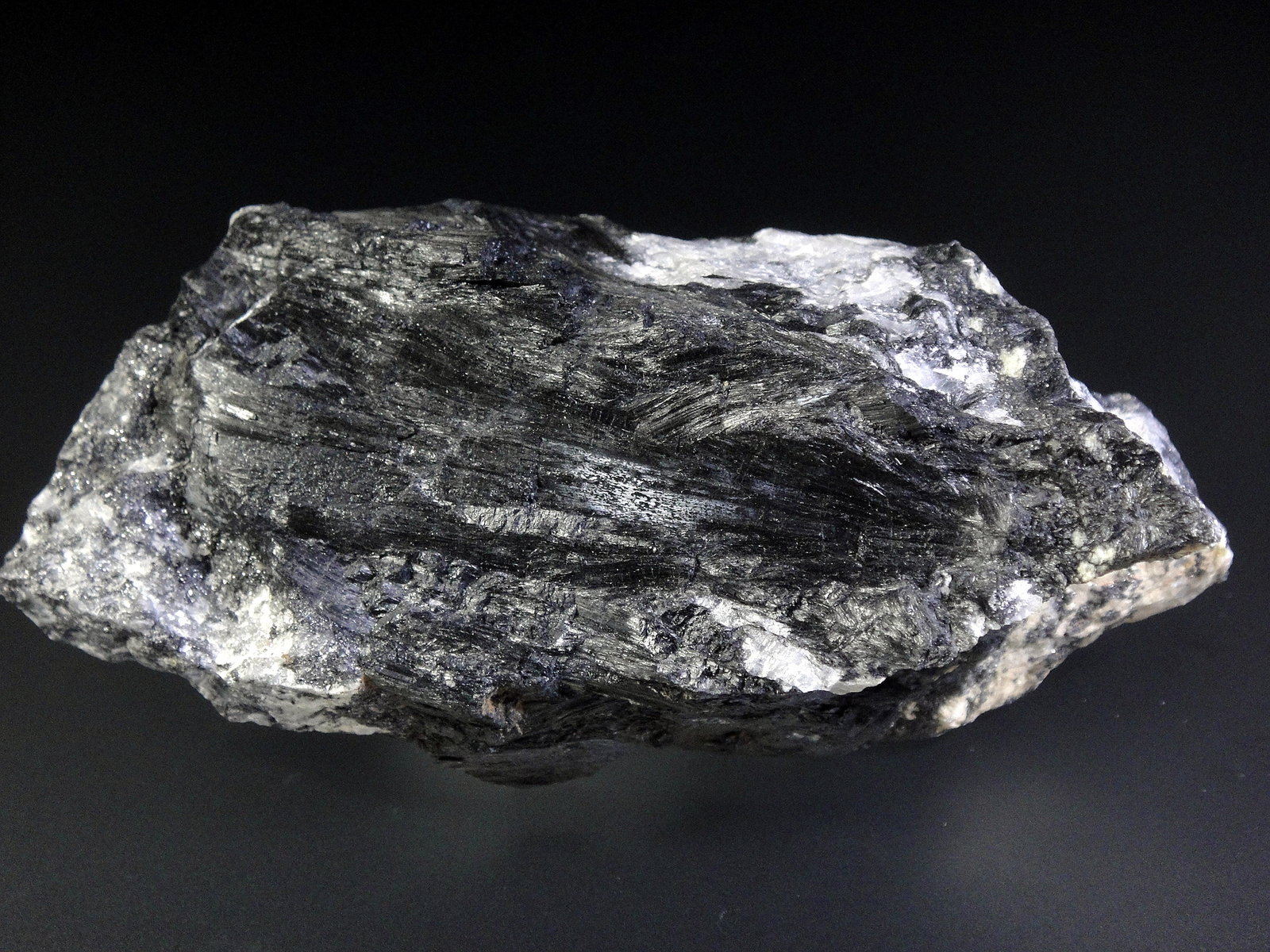 Ludwigita
10 x 5 cm.
(Autor: Antonio P. López)