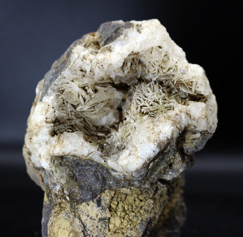 Calcita y Clinoptilolita
14 x 7 cm
(Autor: Pedro Antonio)