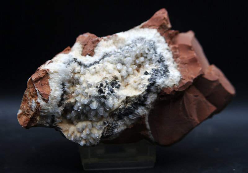 Calcita
Cantera Morro de Cavarrasa, Monóvar, Comarca Vinalopó Medio, Alicante / Alacant, Comunidad Valenciana / Comunitat Valenciana, España
12 x 7.5 cm
(Autor: Pedro Antonio)