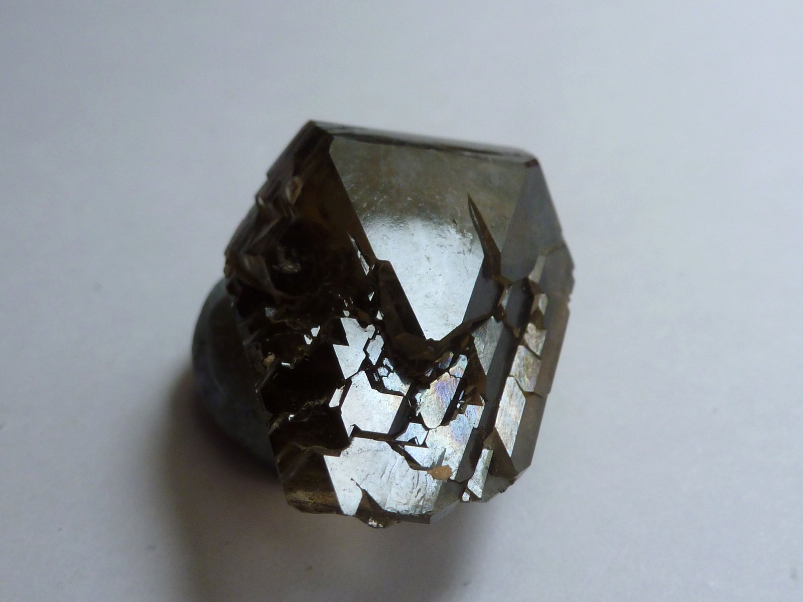 Cuarzo (variedad ahumado)
Medida: 2,7x1,8x1,4 cm
(Autor: Sergio Pequeño)