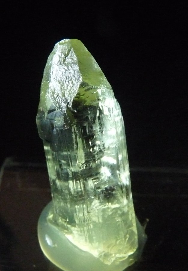 Berilo (variedad heliodoro)
45x18 mm.
(Autor: Jesus Franquesa Baucells)