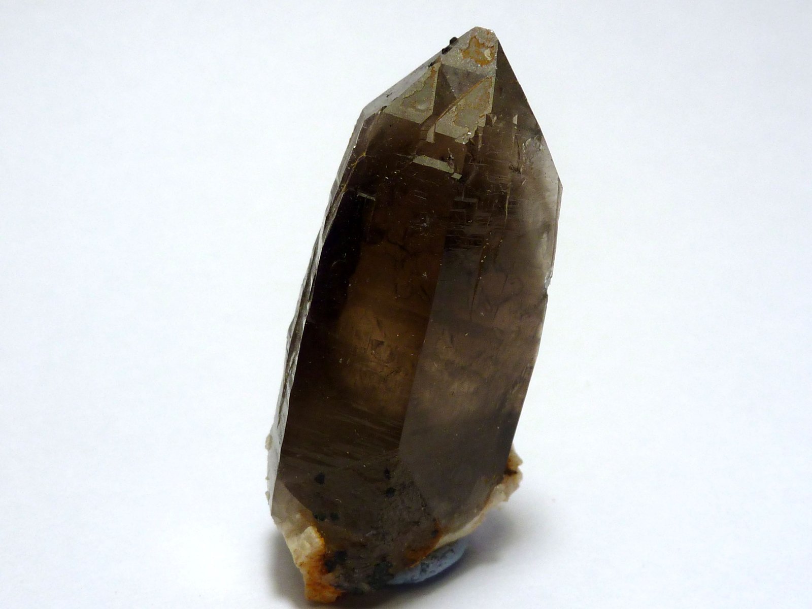 Cuarzo (variedad ahumado)
Medida: 6,3 x 2,7 x 2,5 cm
(Autor: Sergio Pequeño)