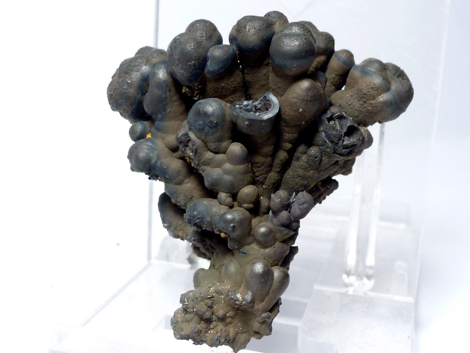 Goethita
Medida: 4 x 3,9 x 2,5 cm
(Autor: Sergio Pequeño)