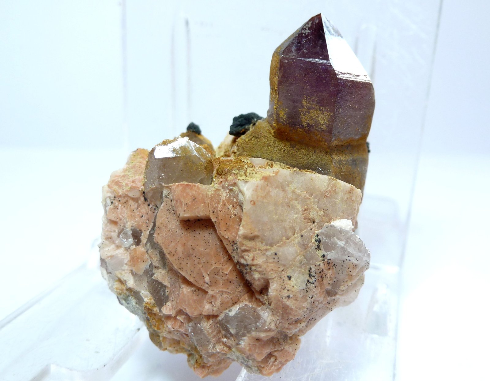 Cuarzo (variedad amatista)
Medida: 3,7x2,7x2,6 cm
(Autor: Sergio Pequeño)