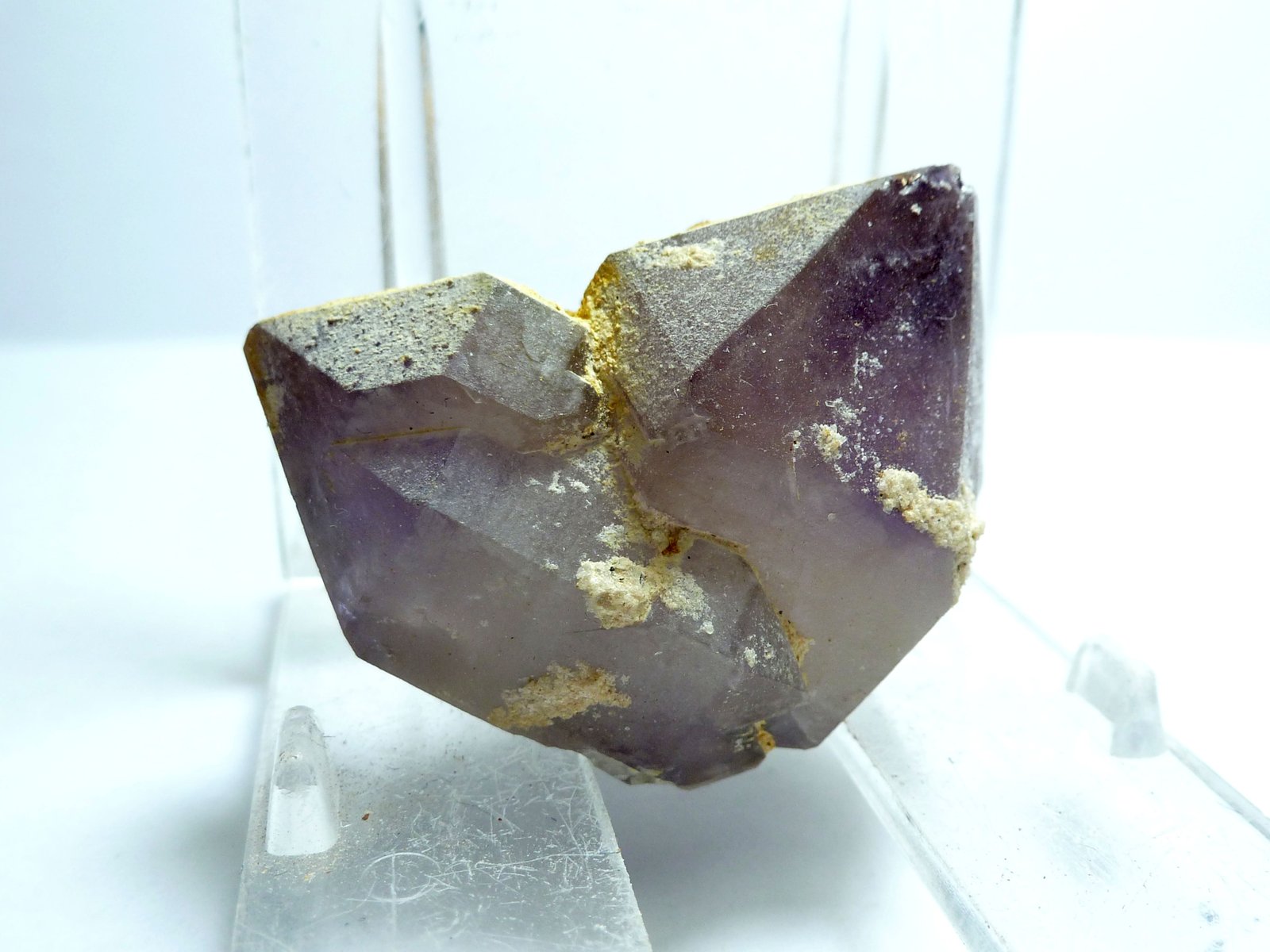 Cuarzo (variedad amatista)
Medida: 3,6x2,6x2 cm
(Autor: Sergio Pequeño)