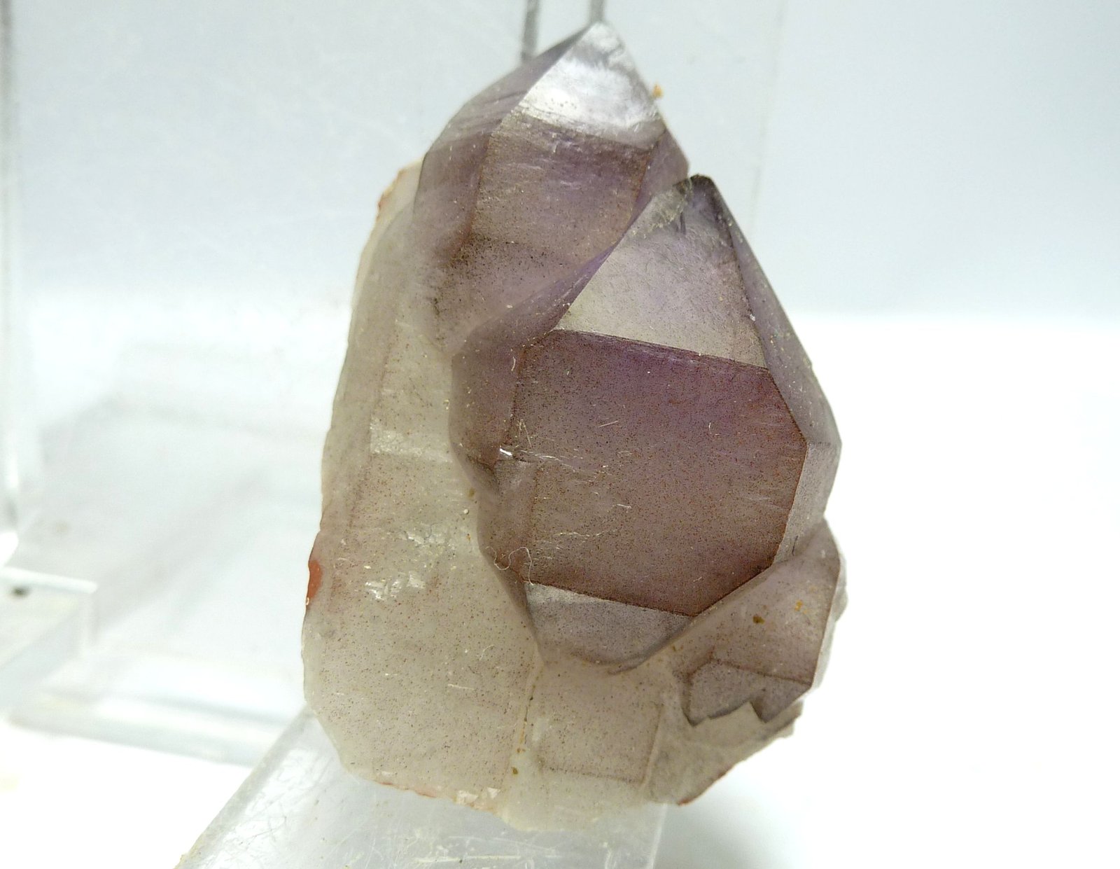Cuarzo (variedad amatista)
Medida: 2,8x2x1 cm
(Autor: Sergio Pequeño)
